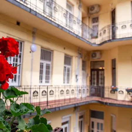 With Parliament View Appartement